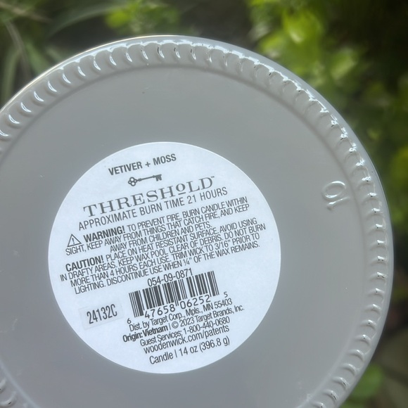 Vetiver + Moss Scented Candle - Picture 14 of 16